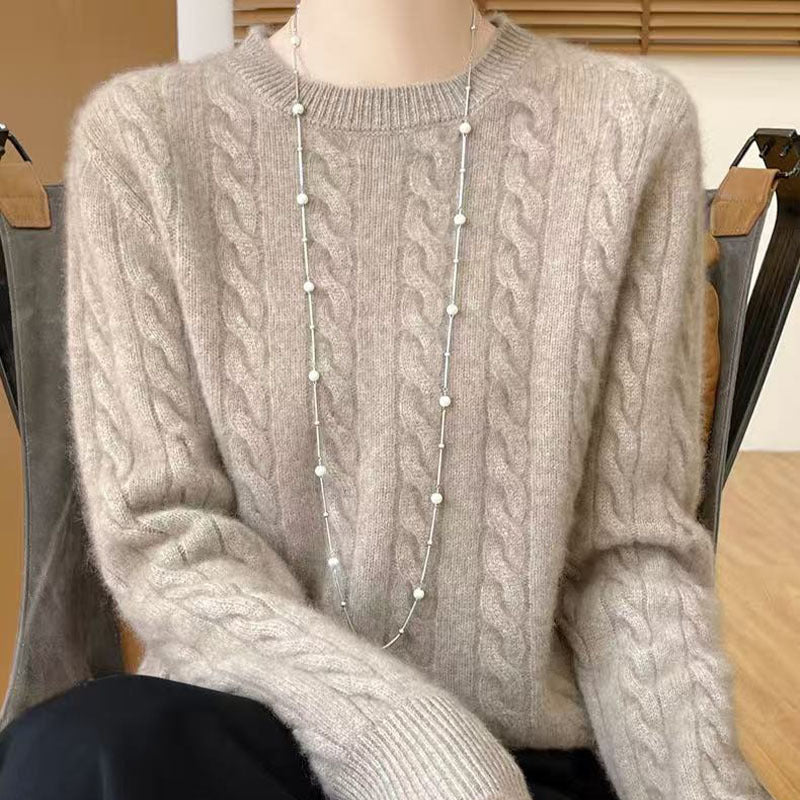 Women's loose cable-knit crewneck sweater in merino wool blend, featuring a classic textured pattern and relaxed fit